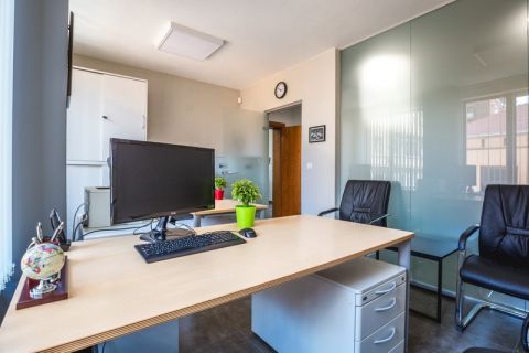 Finance and business consultations